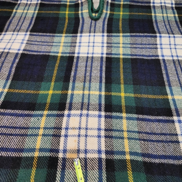 VINTAGE Virgin Wool Made In Scotland Plaid Tartan Blanket Poncho Tassels - Picture 13 of 16